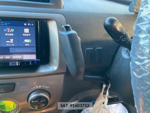 Toyota BB 2011-11 8334989-25
