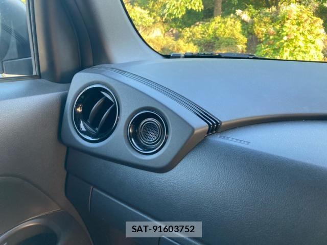 Toyota BB 2011-11 8334989-27