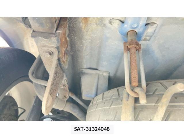 Toyota BB 2001-09 8364880-10