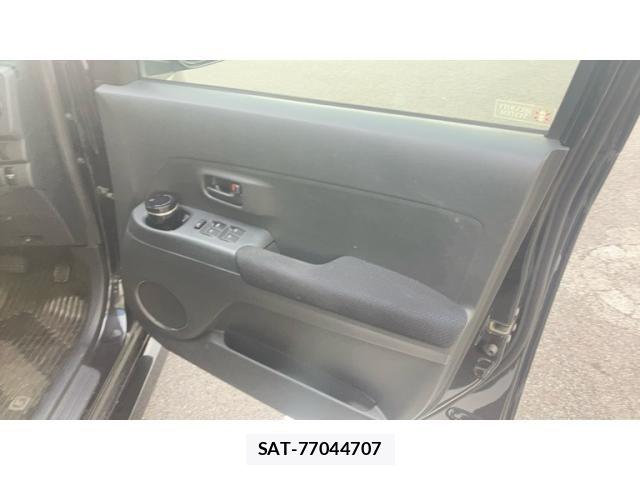Toyota BB 2008-05 8364881-9