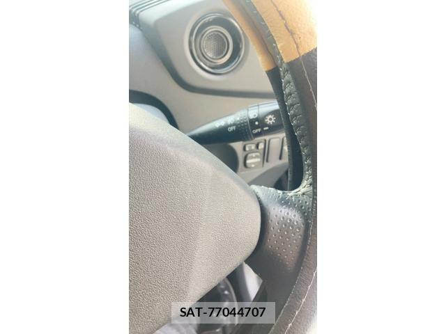 Toyota BB 2008-05 8364881-15