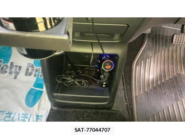 Toyota BB 2008-05 8364881-20