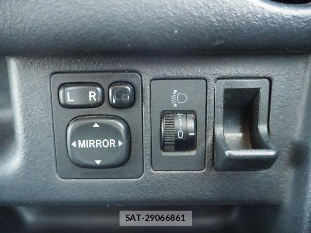 Toyota BB 2003-09 8411328-16