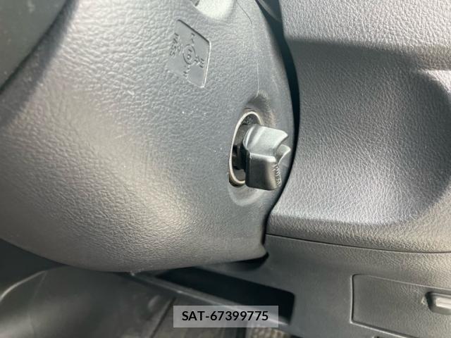 Toyota BB 2009-12 8437951-11