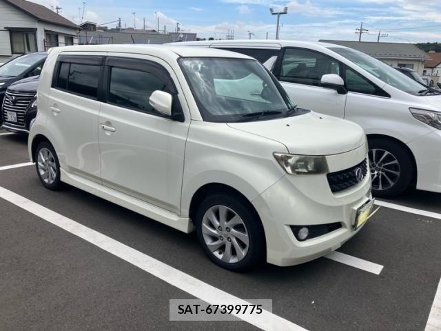 Toyota BB 2009-12 8437951-1