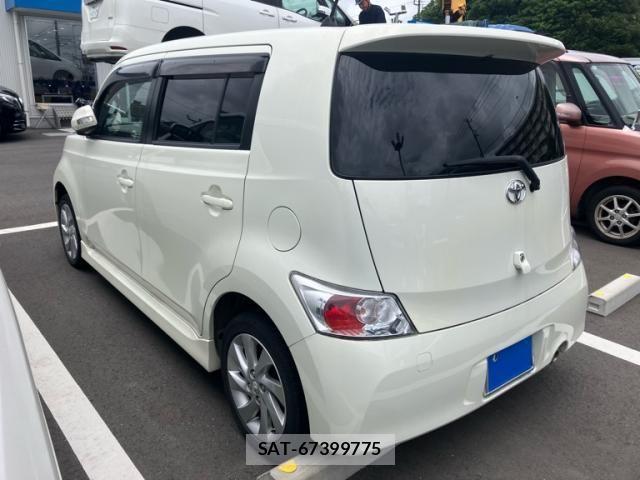 Toyota BB 2009-12 8437951-2