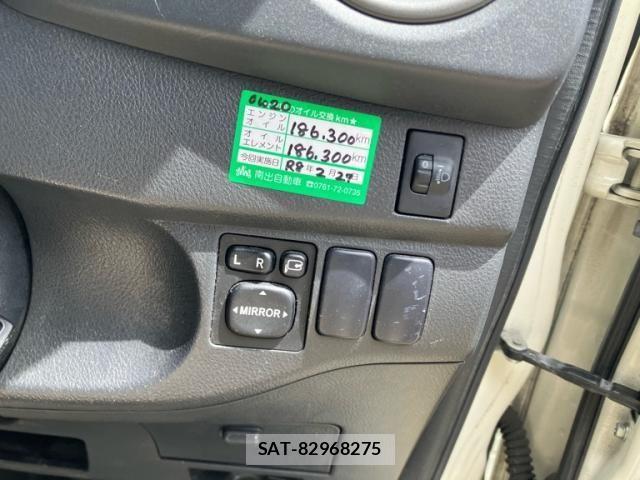 Toyota BB 2010-06 8523687-10