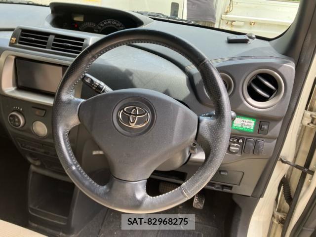 Toyota BB 2010-06 8523687-11