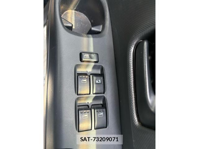 Toyota BB 2006-02 8561235-14