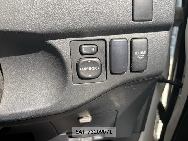 Toyota BB 2006-02 8561235-17