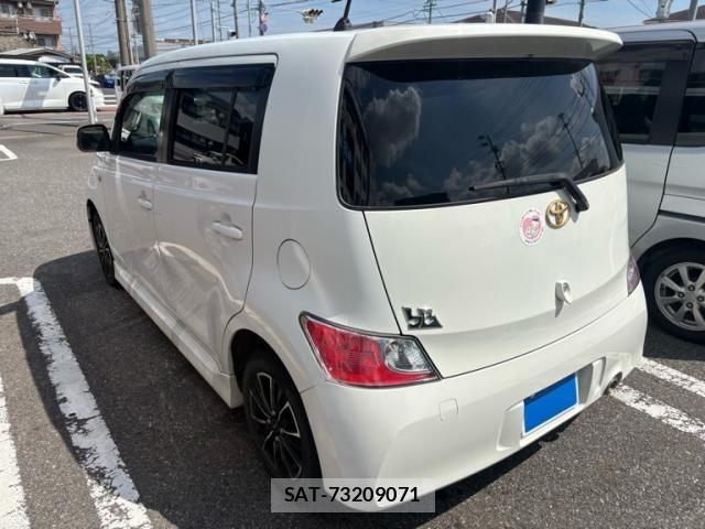 Toyota BB 2006-02 8561235-7