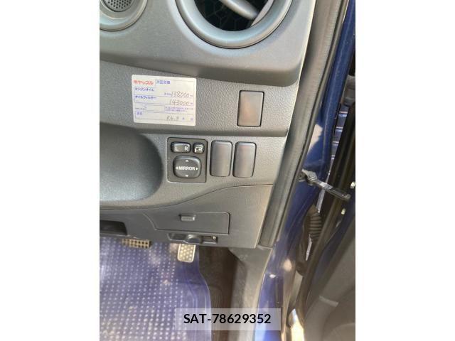 Toyota BB 2007-09 8561233-17