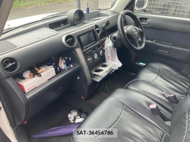 Toyota BB 2005-10 8658132-18