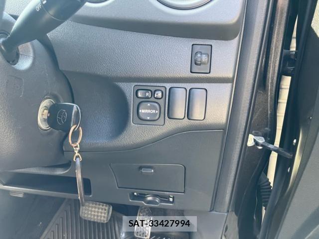 Toyota BB 2009-08 8665841-17