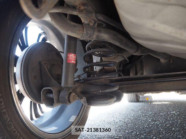 Toyota BB 2003-06 8665840-27