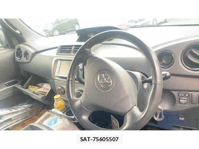 Toyota BB 2008-02 8795334-5