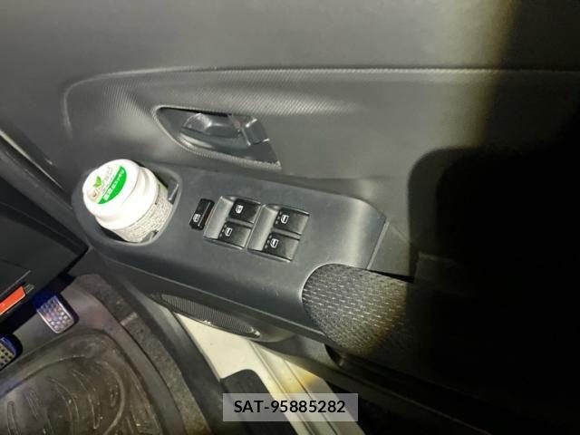 Toyota BB 2008-08 8795335-15