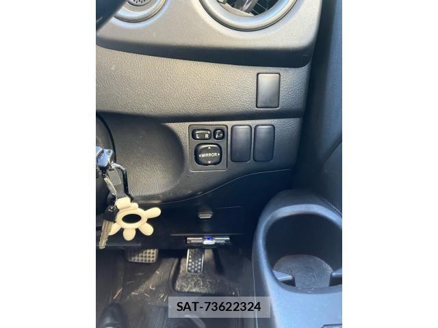 Toyota BB 2009-09 8870481-14