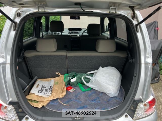 Toyota BB 2010-06 8870480-10
