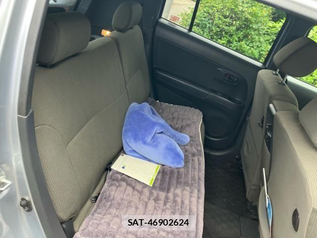 Toyota BB 2010-06 8870480-12