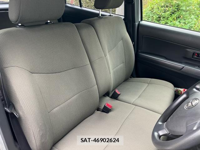Toyota BB 2010-06 8870480-13