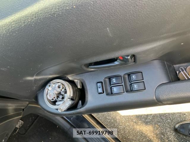 Toyota BB 2012-02 8878800-11