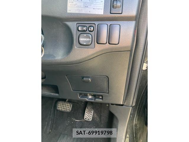 Toyota BB 2012-02 8878800-13