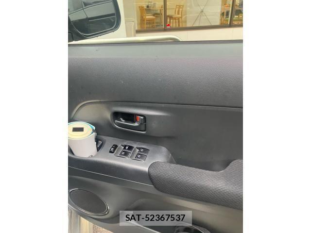 Toyota BB 2007-11 8878799-16
