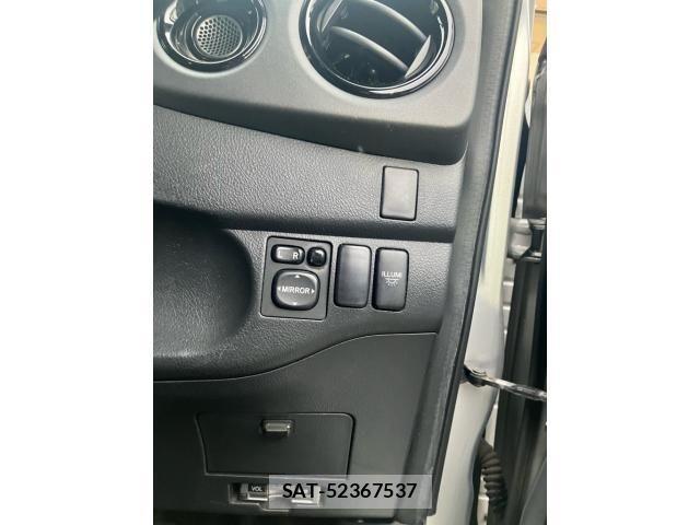 Toyota BB 2007-11 8878799-17