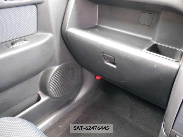 Toyota BB 2005-11 7057545-16