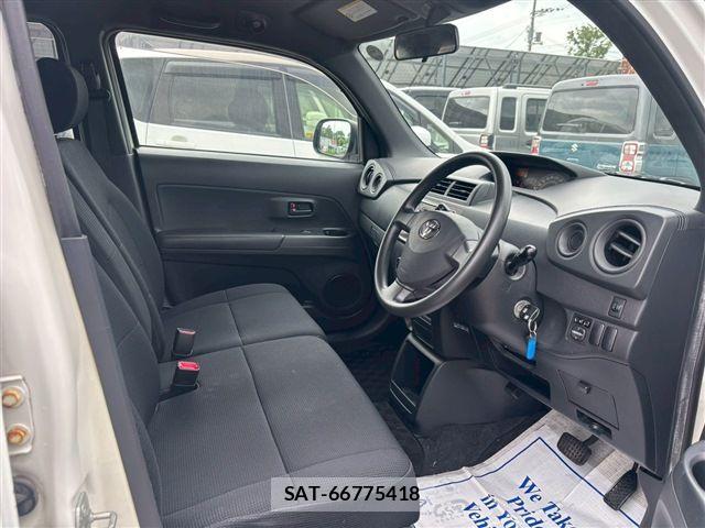 Toyota BB 2010-07 7508172-11