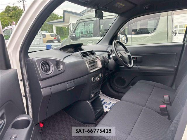 Toyota BB 2010-07 7508172-12
