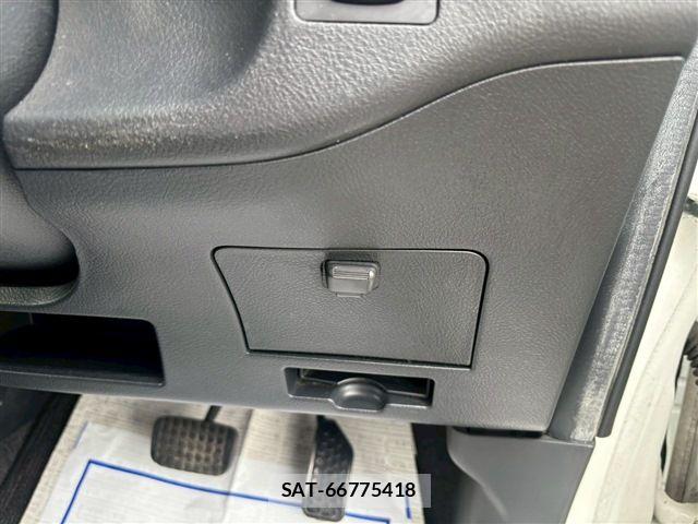 Toyota BB 2010-07 7508172-25