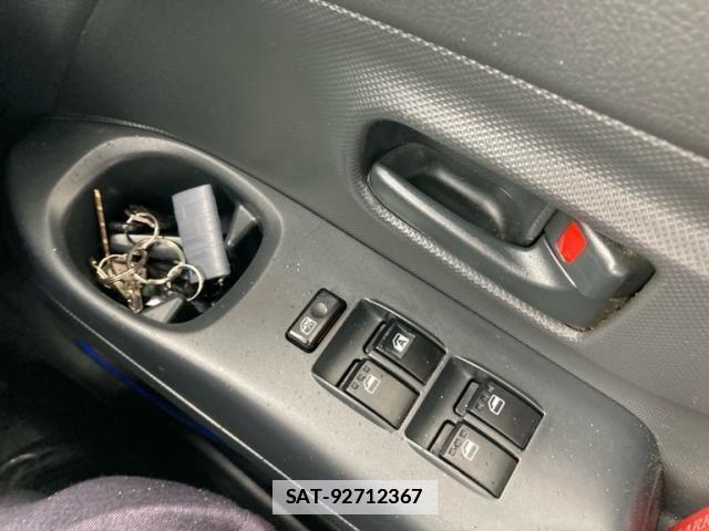 Toyota BB 2009-12 7721157-11