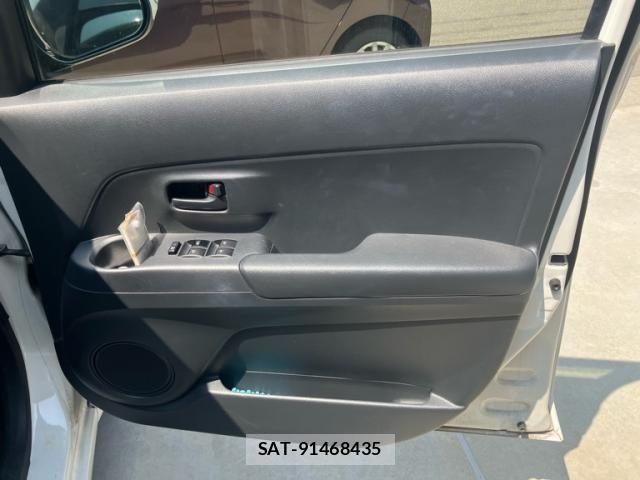 Toyota BB 2013-01 8129118-11
