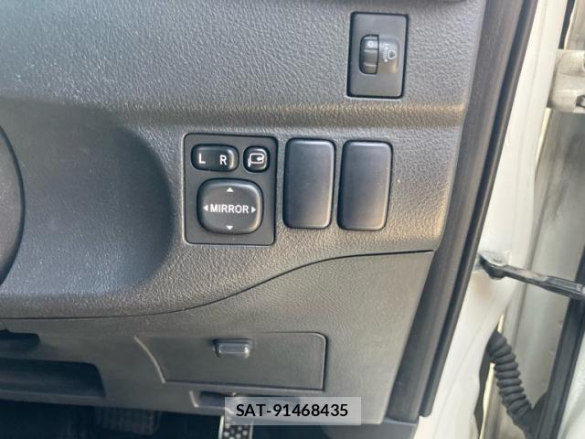 Toyota BB 2013-01 8129118-13