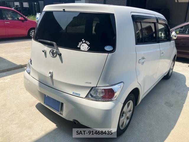 Toyota BB 2013-01 8129118-3