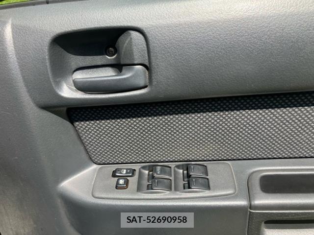 Toyota BB 2003-12 8353951-17