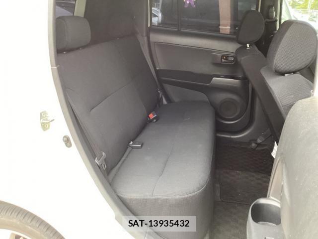 Toyota BB 2009-02 8658134-18