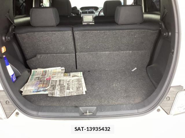 Toyota BB 2009-02 8658134-19