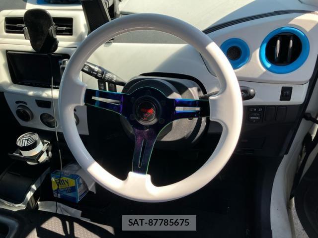 Toyota BB 2006-05 8848317-9