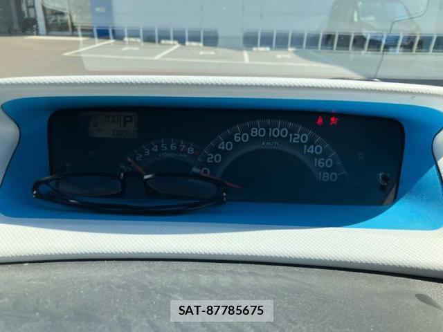 Toyota BB 2006-05 8848317-12