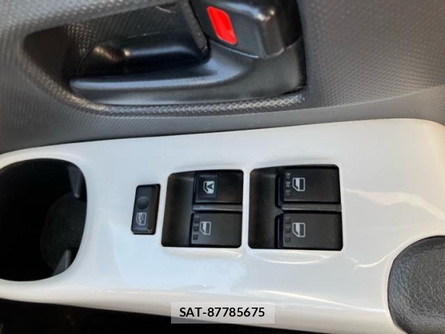 Toyota BB 2006-05 8848317-16