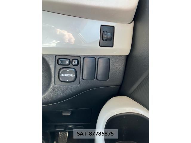 Toyota BB 2006-05 8848317-17