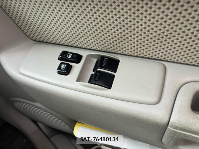 Toyota BB 2001-08 8827957-13