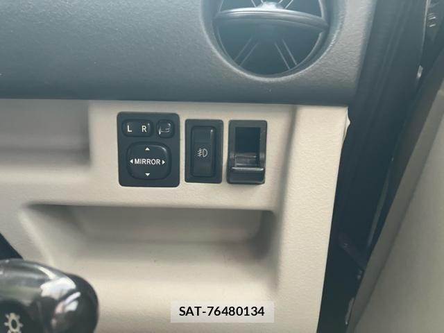 Toyota BB 2001-08 8827957-14