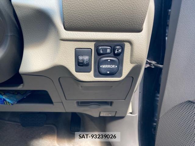 Toyota BELTA 2009-11 8371460-12
