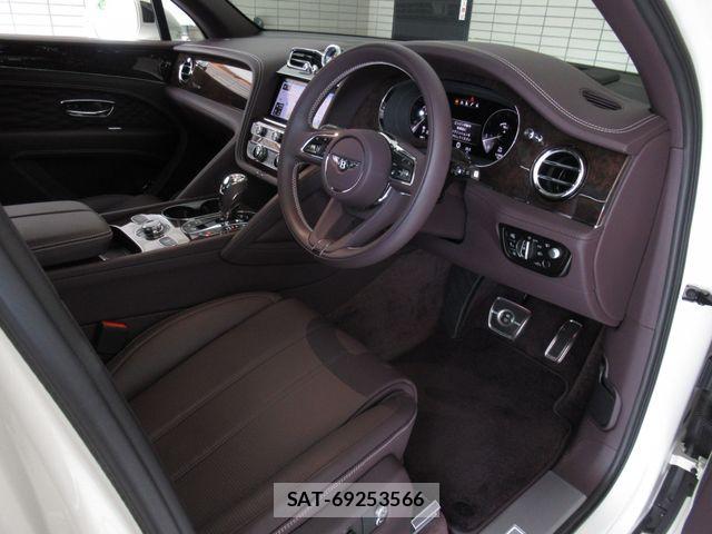 Bentley BENTAYGA 2023-06 7325824-10