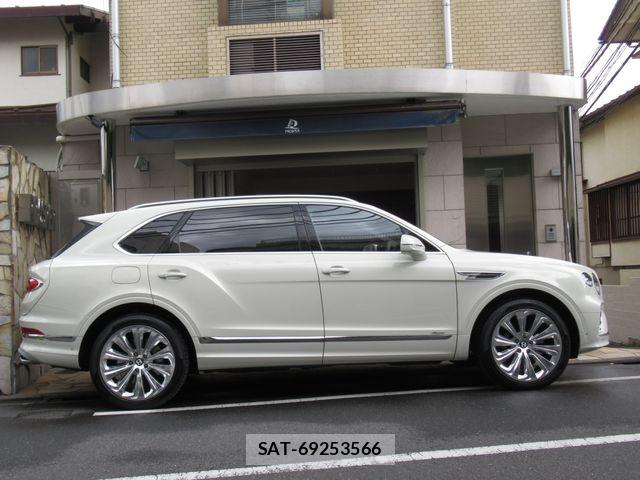 Bentley BENTAYGA 2023-06 7325824-4
