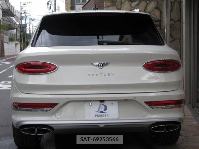 Bentley BENTAYGA 2023-06 7325824-6